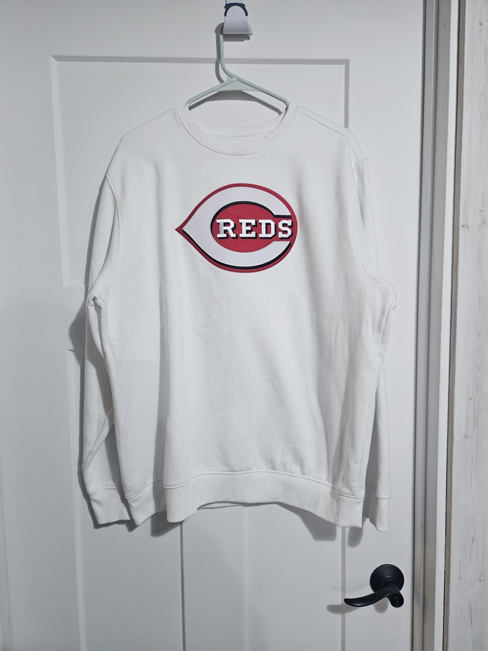Antigua White Crewneck Sweatshirt with Red Cincinnati Reds Logo